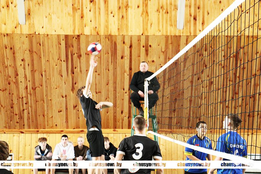 Областные зональные соревнования по волейболу прошли в Чаусах. Как выступили наши ребята?