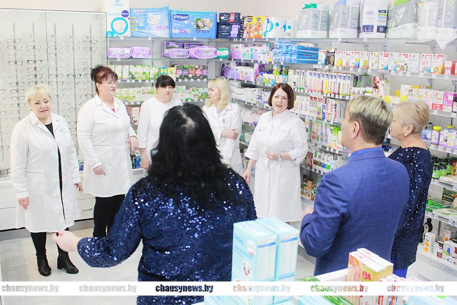 С предстоящим 8 Марта поздравили коллектив Центральной аптеки Чаус