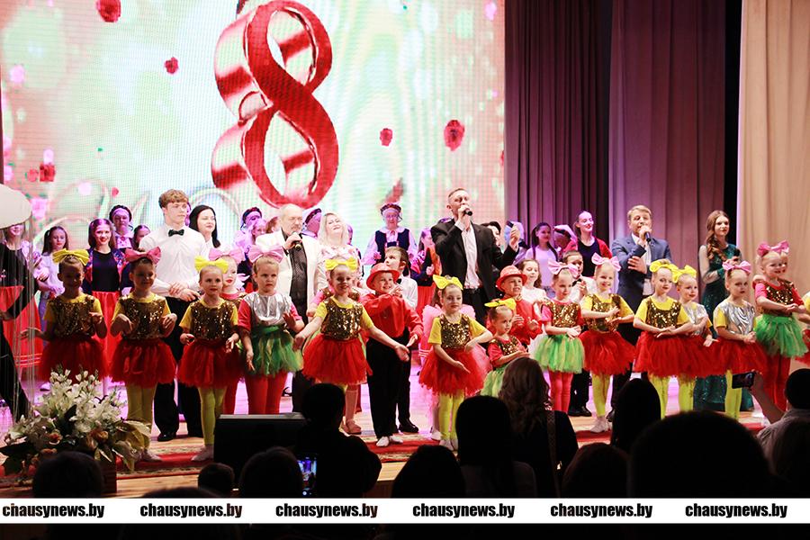 В Чаусах прошёл торжественный концерт, посвящённый 8 Марта