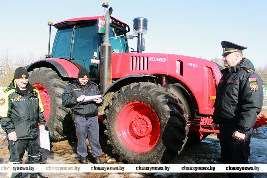Сотрудники РОВД проверяют готовность сельхозтехники в Чаусском районе