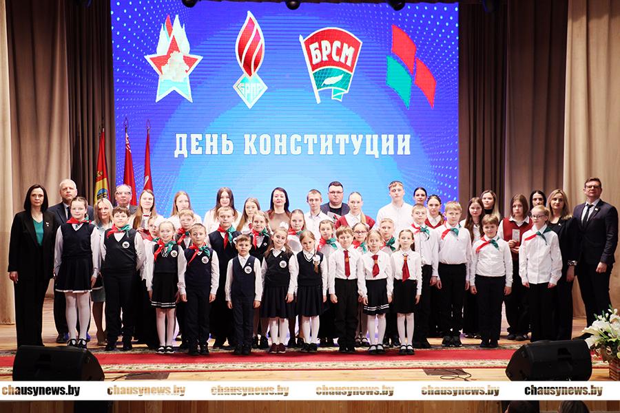 В преддверии Дня Конституции чаусская молодёжь пополнила ряды пионеров, БРСМ и «Белой Руси»