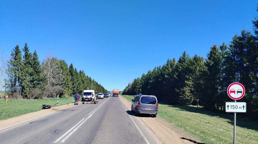 Два человека погибли при столкновении легковушки и мотоблока