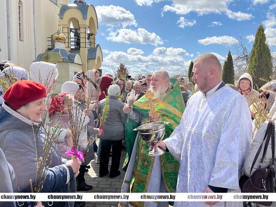 Православные верующие отмечают праздник Входа Господня в Иерусалим или Вербное воскресенье