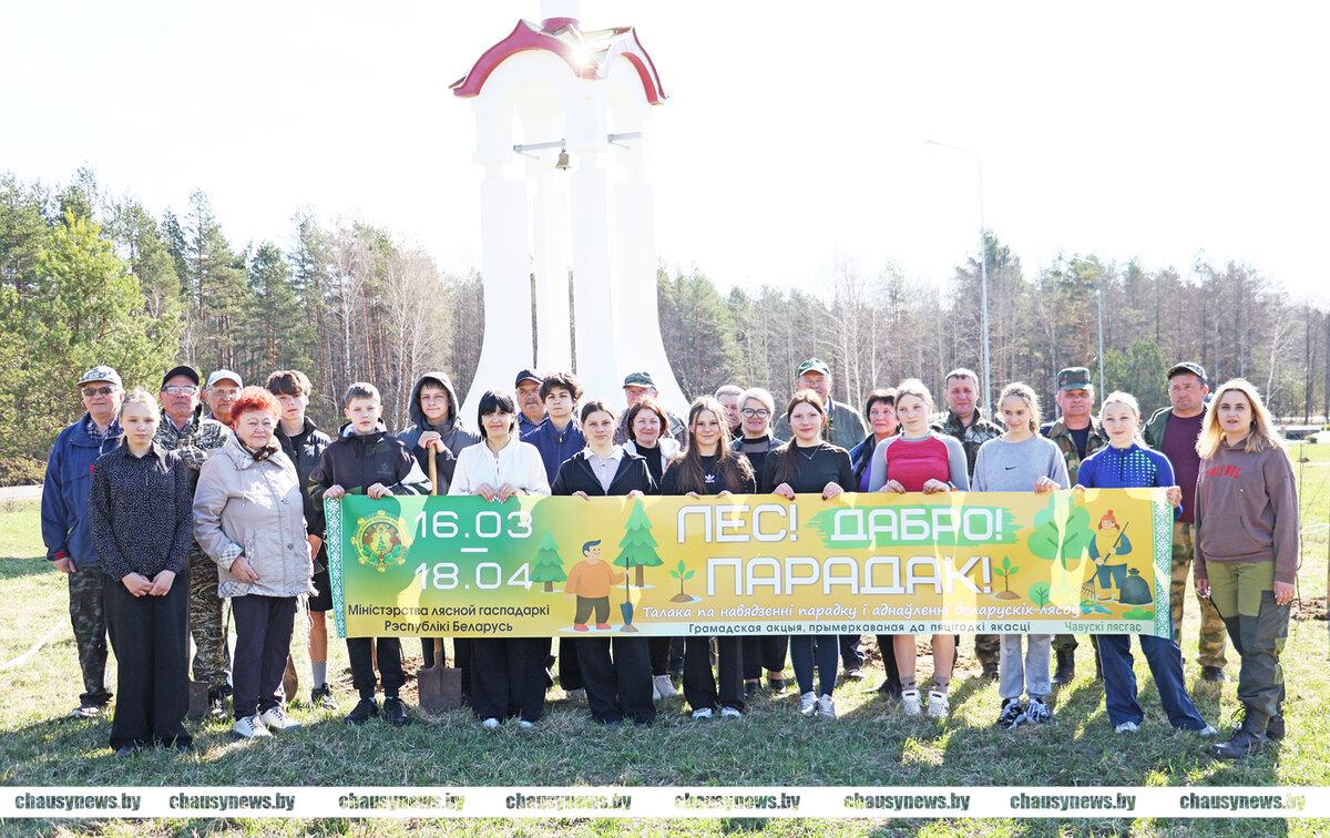 Новые деревья высажены на памятном знаке у деревни Дрануха