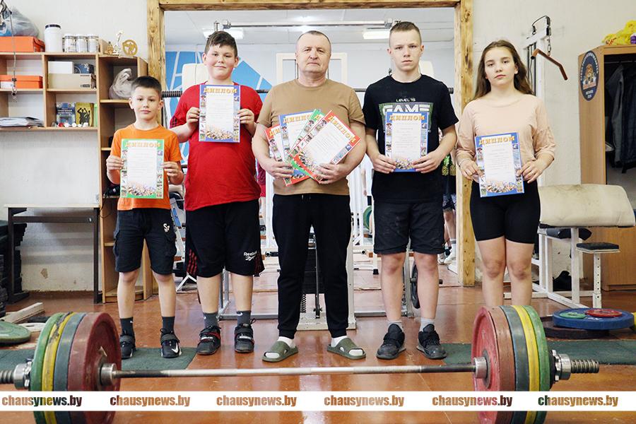 8 из 10 — призёры. Чаусские ребята показали достойный результат на областной спартакиаде по тяжёлой атлетике