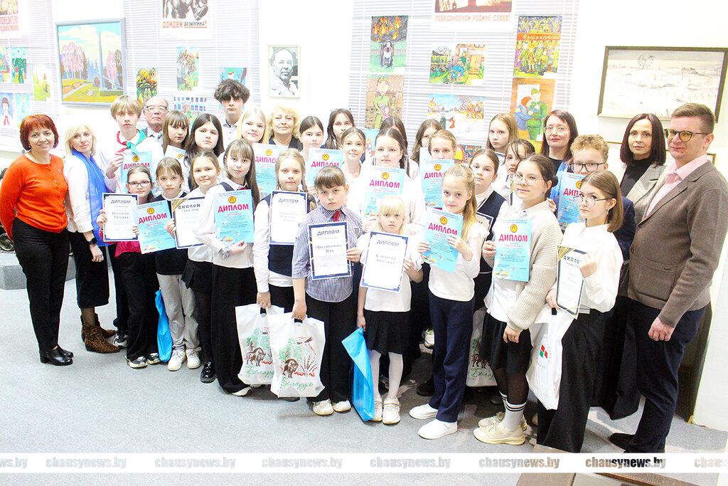 Узнали, кто стал победителем районного этапа конкурса рисунков «Нам мир завещано беречь» в Чаусах