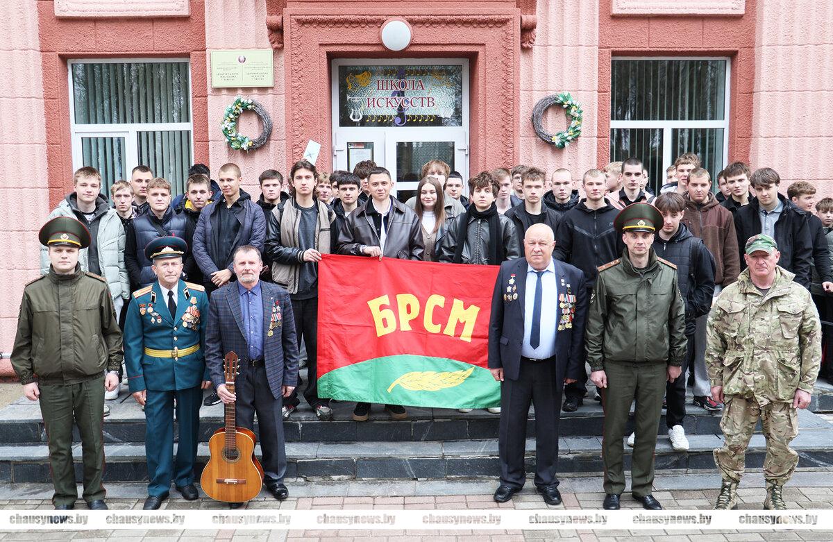 Более 30 ребят из Чаусского района получили повестки в День призывника