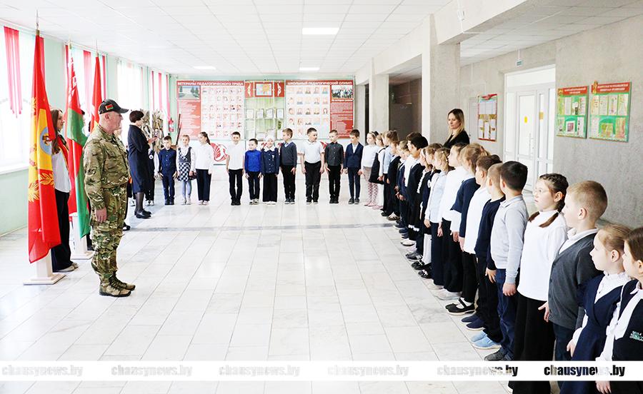 В день рождения Ленина ряды октябрят пополнились учащимися второй городской школы