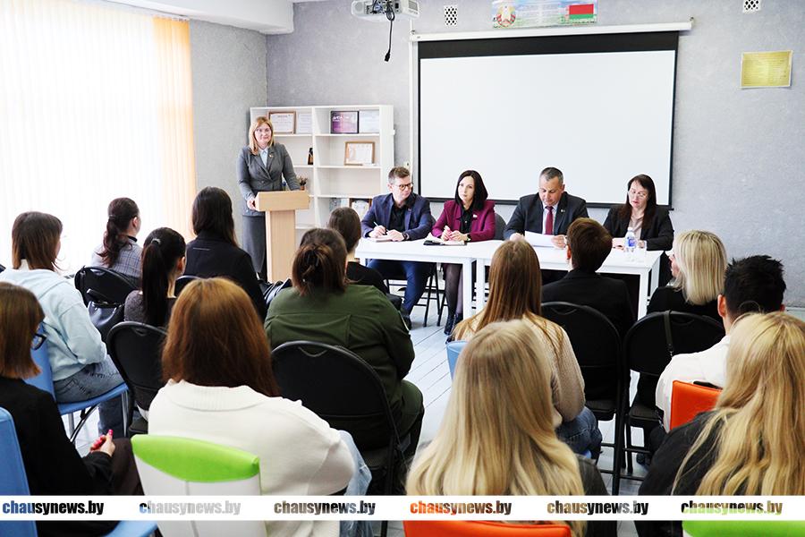 Председатель Чаусского райисполкома Сергей Дорожкин встретился с молодежью — о чем говорили