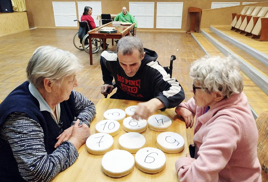 В Рестянском пансионате «Приозерный» провели развлекательную программу «От улыбки станет всем светлей»