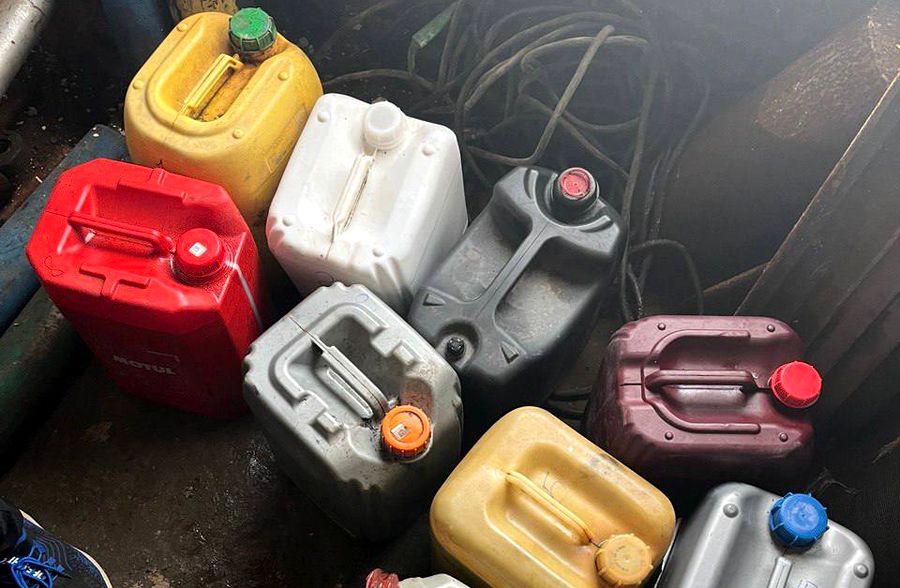 Инженер и механизатор одного из хозяйств района похитили 230 литров топлива