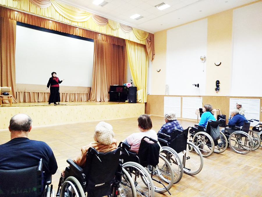 В Рестянском социальном пансионате «Приозерный» прошла творческая встреча «Благословенная земля – благословенная женщина»