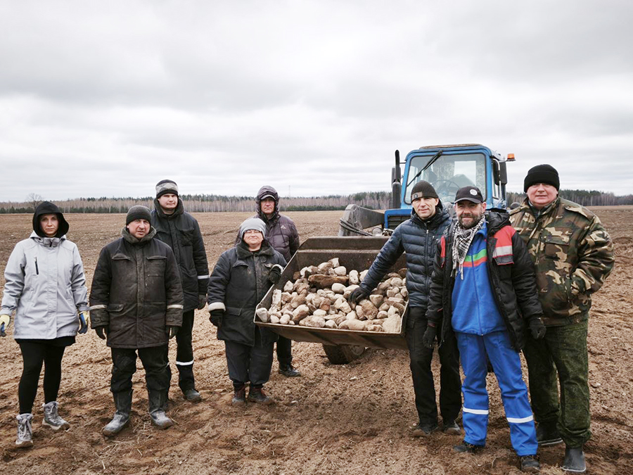 ОАО «Моготекс» активно помогает ОАО «Агросервис» г.Чаусы на полевых работах