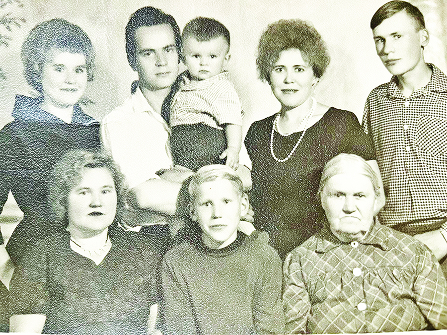 О трагедии семьи Шевкуновых из Копаней Чаусского района рассказывает Зинаида Ивановна Васюкова