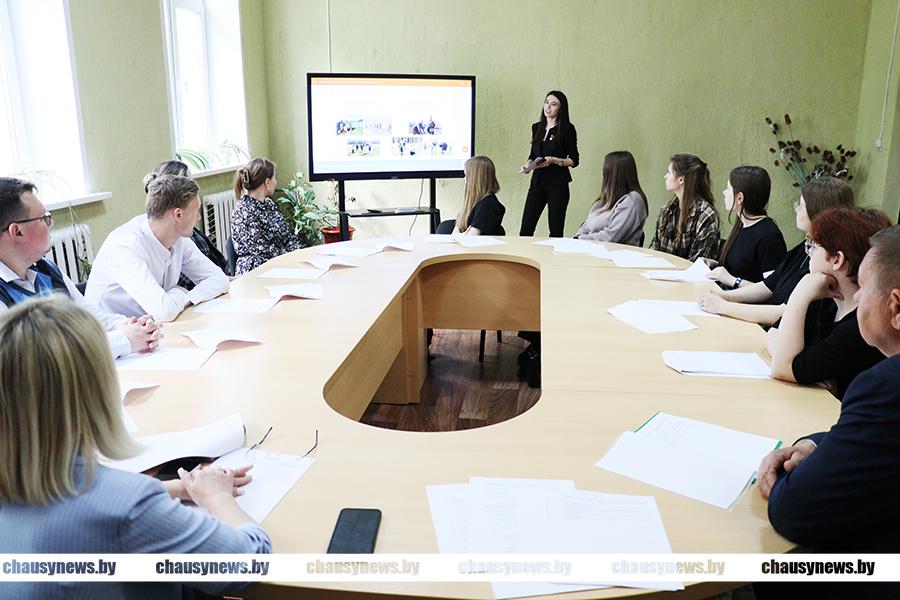 Молодые и инициативные. Рассказываем, как в Чаусах прошло заседание Молодежного совета