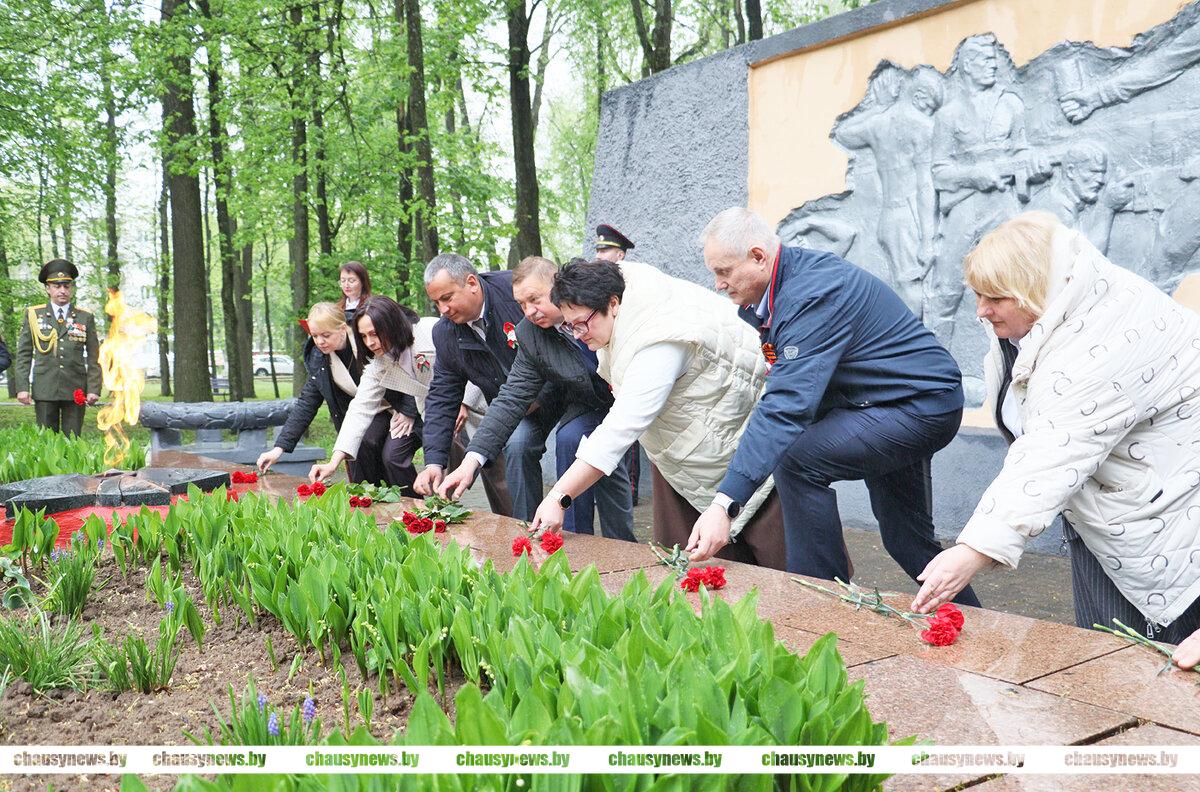 В городском парке Чаус и у памятного знака на Дранухе состоялась церемония возложения цветов