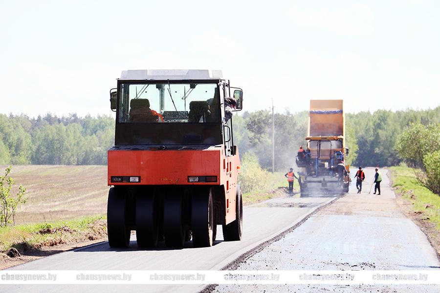 В Чаусском районе идут дорожные работы. Где и что делают?