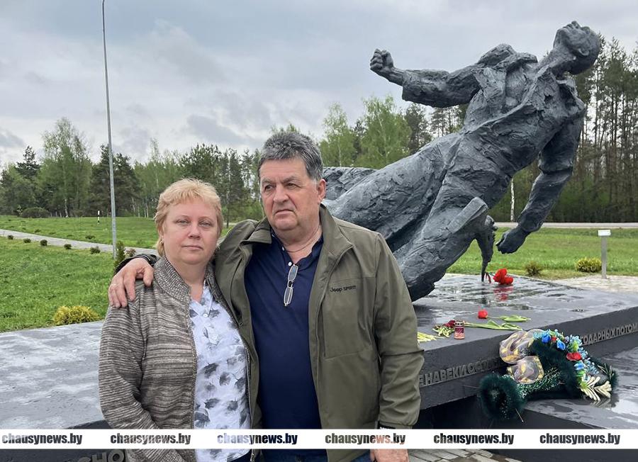 Около тысячи километров преодолела семья Столяровых из российского Дмитрова в белорусские Чаусы — рассказываем почему
