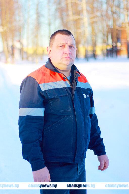 Иван Ракузов из Чаус стоит на страже исправности электрических сетей