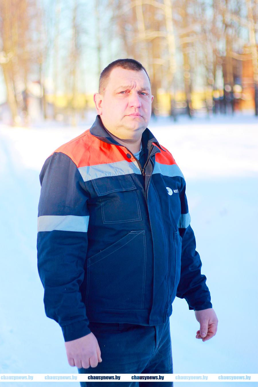 Иван Ракузов из Чаус стоит на страже исправности электрических сетей