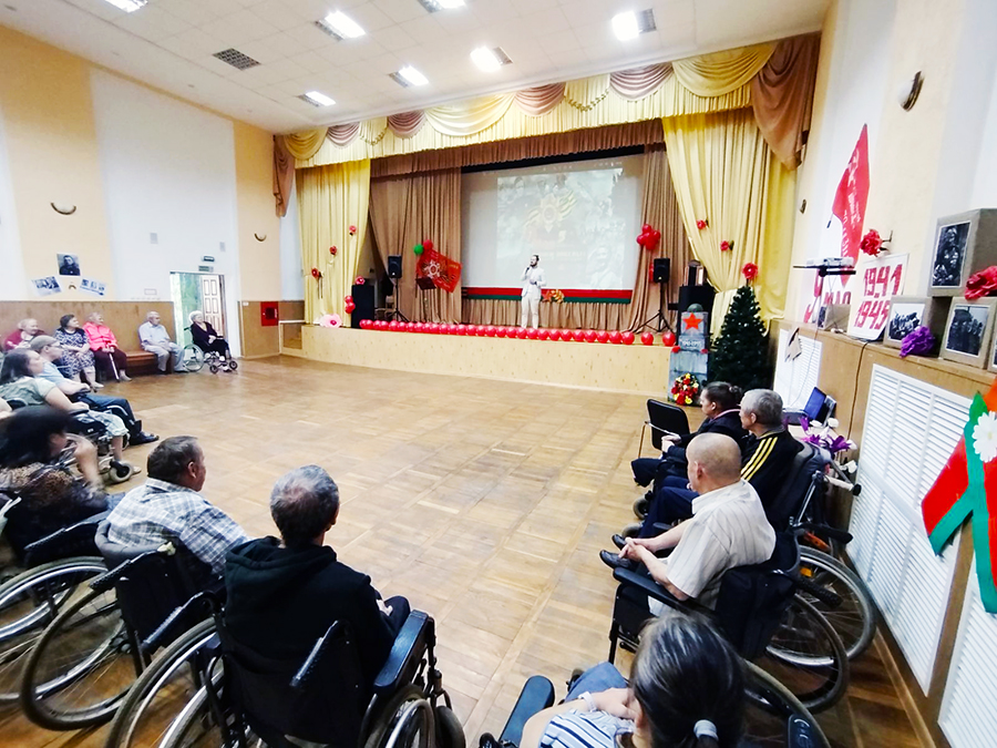 Рестянский социальный пансионат «Приозёрный» с концертной программой посетил творческий коллектив РУП «Могилевэнерго»
