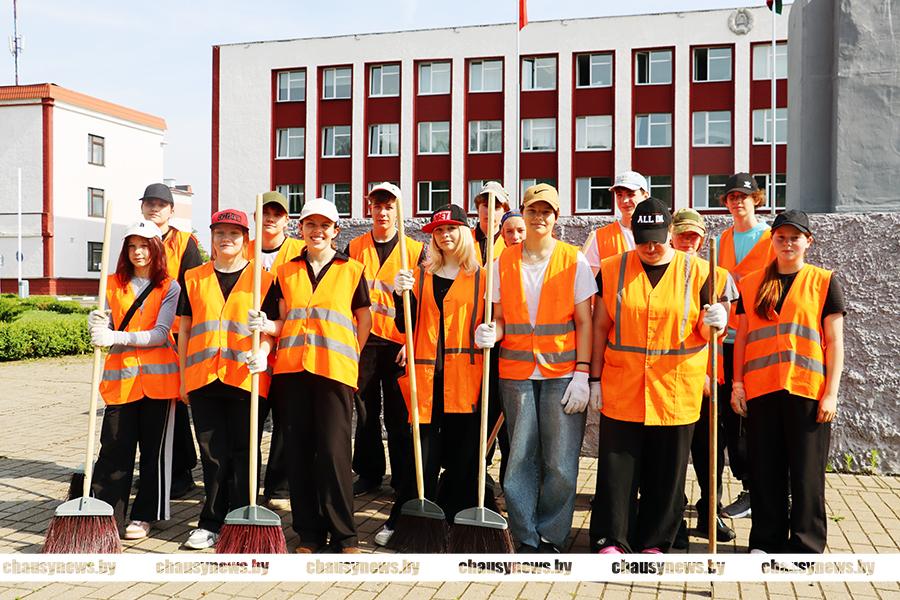 Организациям Чаусского района помогают студенческие отряды
