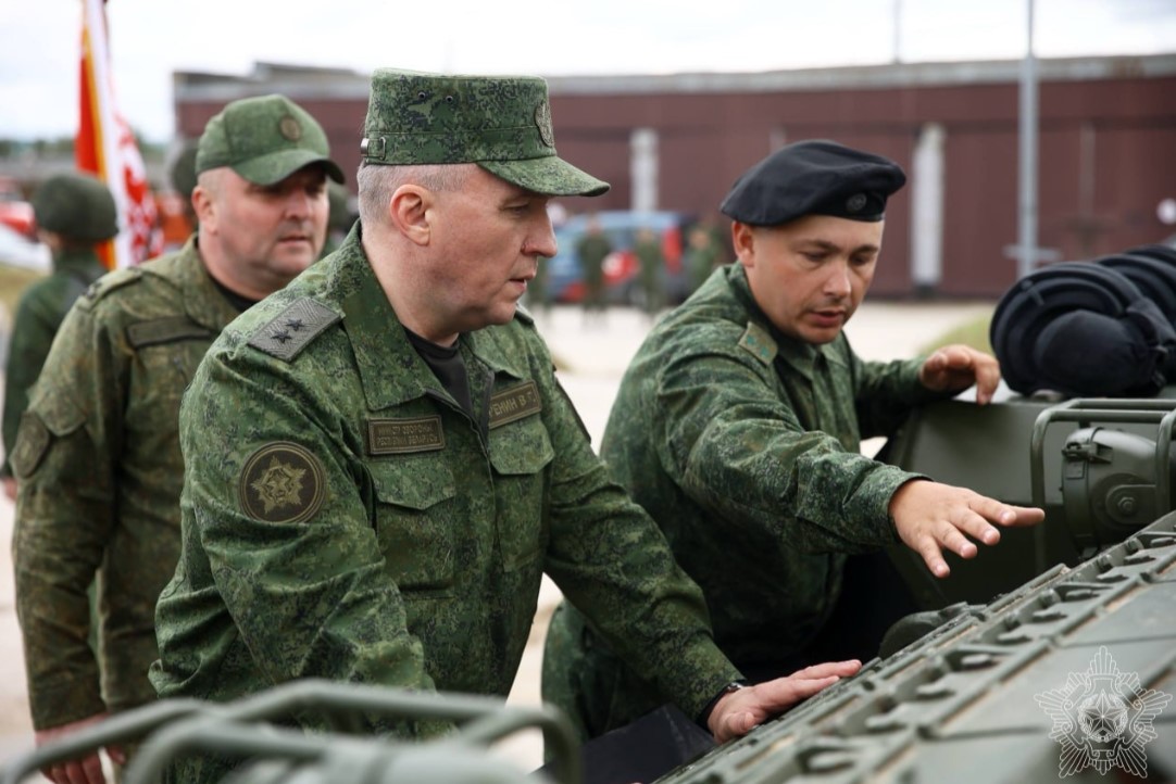 Белорусская армия не намерена отказываться от танков — министр обороны