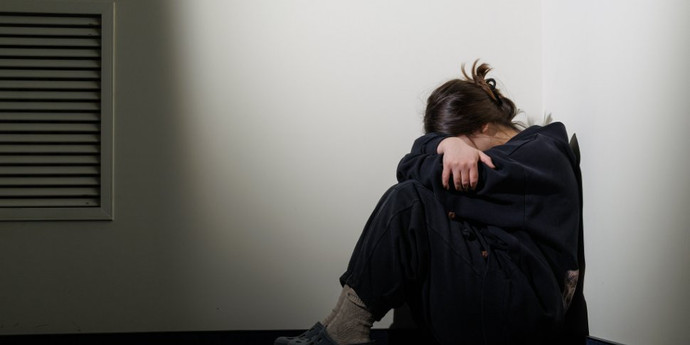 Угрожал убийством 10-летней дочери: прокурор Кобринского района санкционировал заключение отца под стражу
