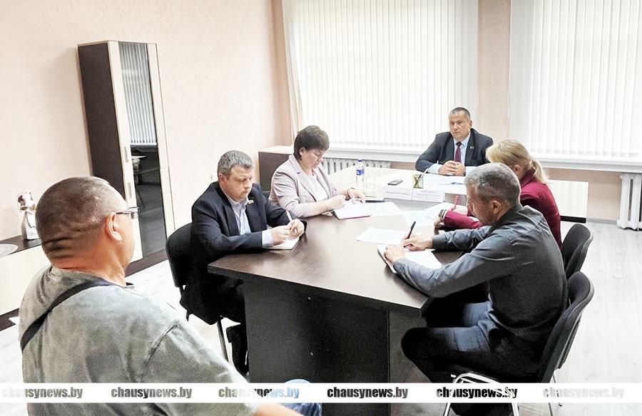 С какими вопросами пришли жители региона на прием к председателю Чаусского райисполкома Сергею Дорожкину