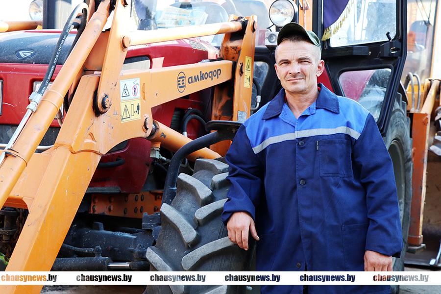 Машинист экскаватора Чаусского Ремстроя Сергей Козлов видит в своей работе только позитив