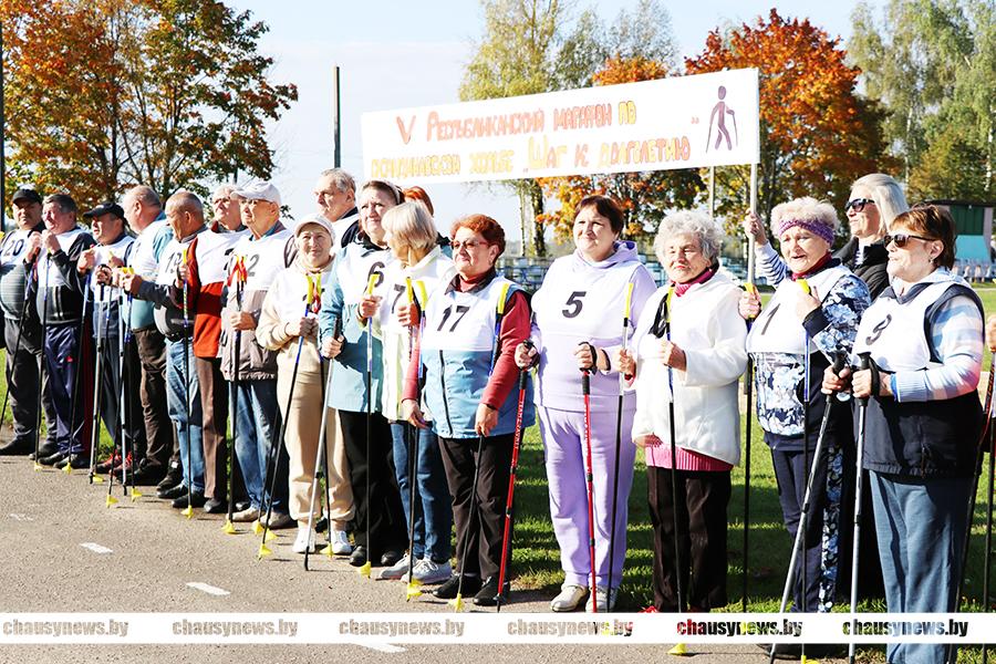 Весело и с пользой. Показываем яркие моменты V республиканского марафона по скандинавской ходьбе «Шаг к долголетию» в Чаусах?