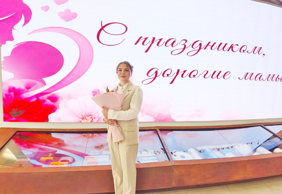 Алина Батуро из ОАО «УльяновскоеАгро» Чаусского района приняла участие в торжественном приеме, посвященном Дню матери