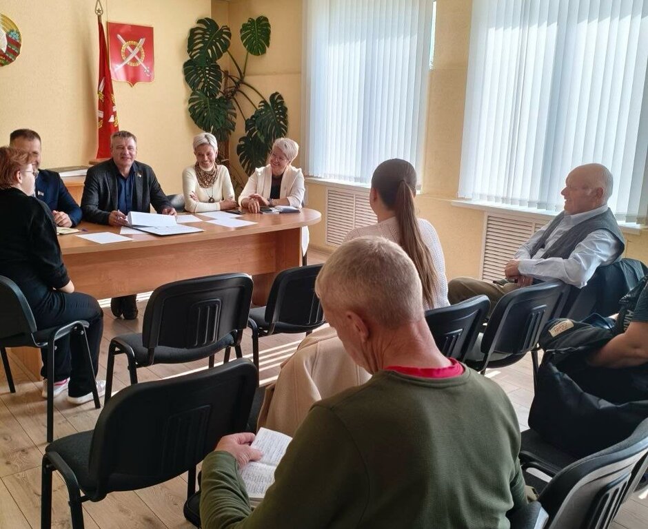 Рассказываем, как в Чаусском районе прошёл Единый день приёма депутатами всех уровней