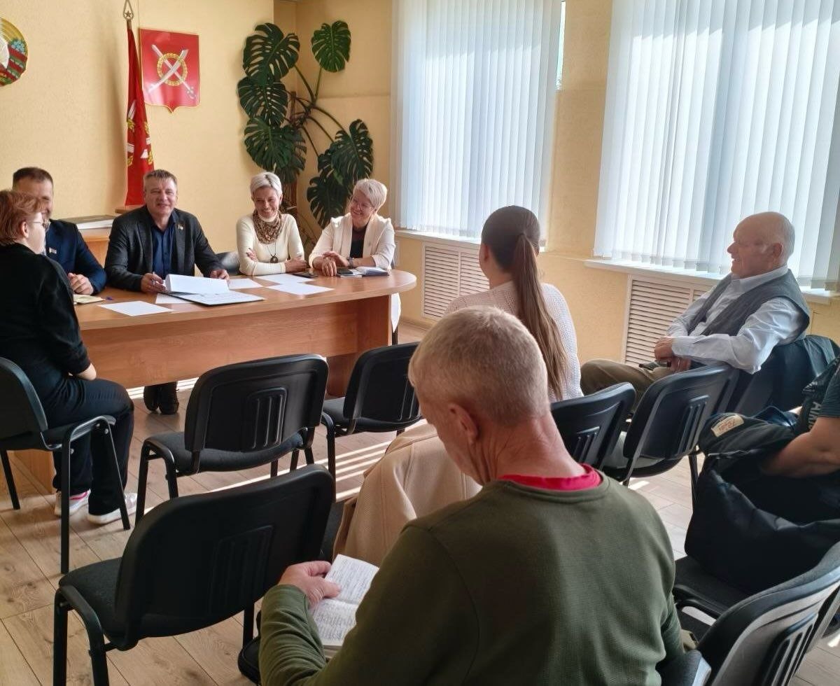 Рассказываем, как в Чаусском районе прошёл Единый день приёма депутатами всех уровней