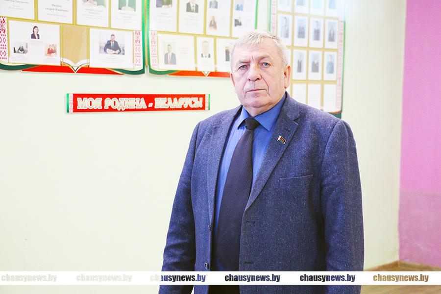 Николай Гордиенко с детства мечтал стать педагогом — и уже практически 30 лет руководит Волковичской средней школой